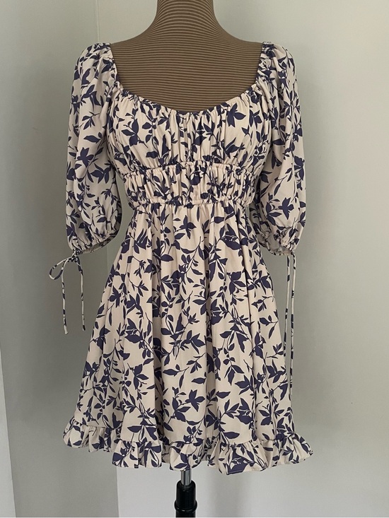 Urban Outfitters Dresses & Skirts - Urban Outfitters Women’s Cream Floral Puff-Sleeve Mini Dress size XS